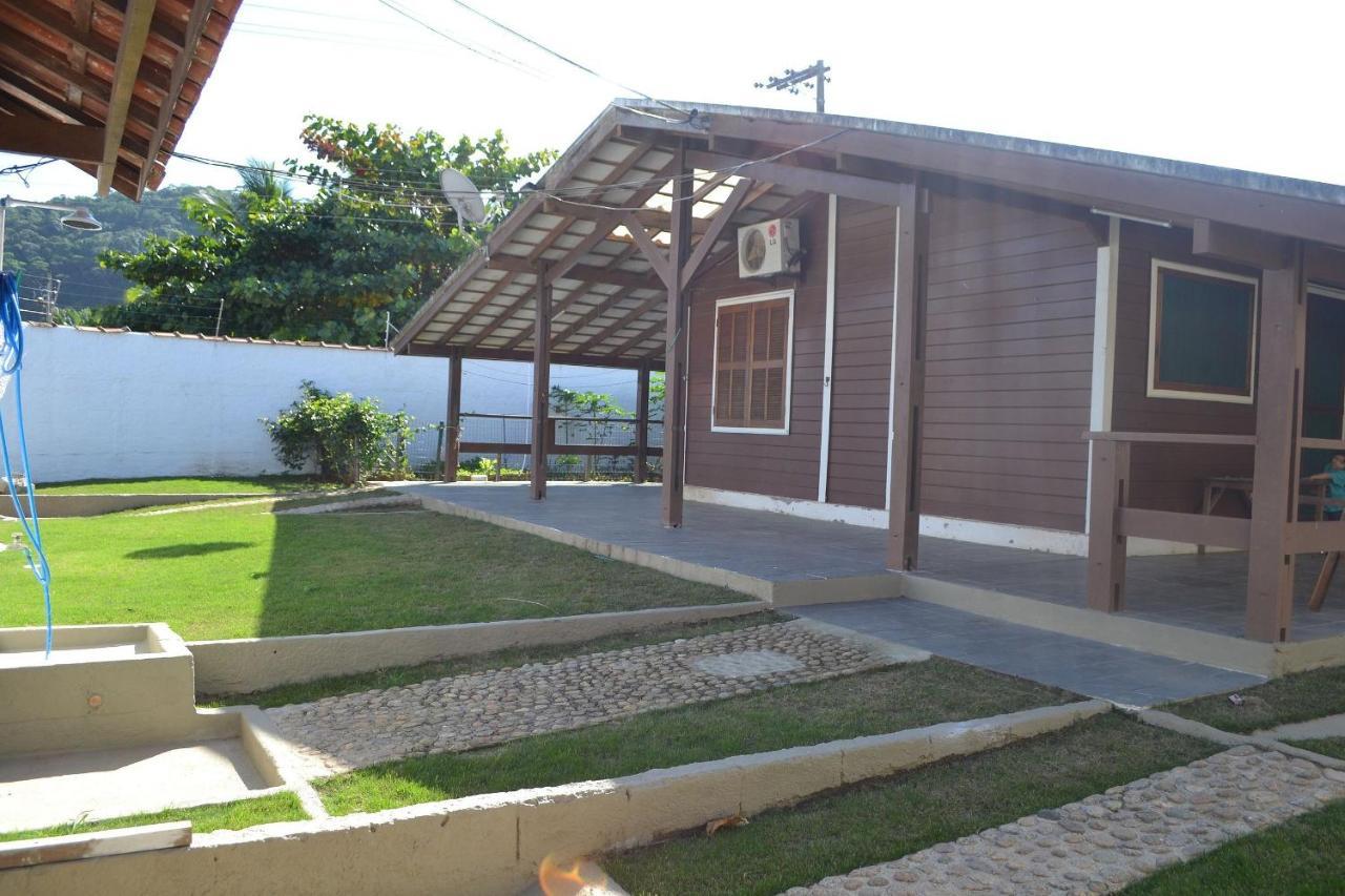 0006.06 -Maranduba - Chale -2 Dorm - 8 Pess - 3 Quadras Do Mar - Piscina Coletiva - Wifi Churrasqueira,Ar Condicionado Ubatuba Exteriör bild